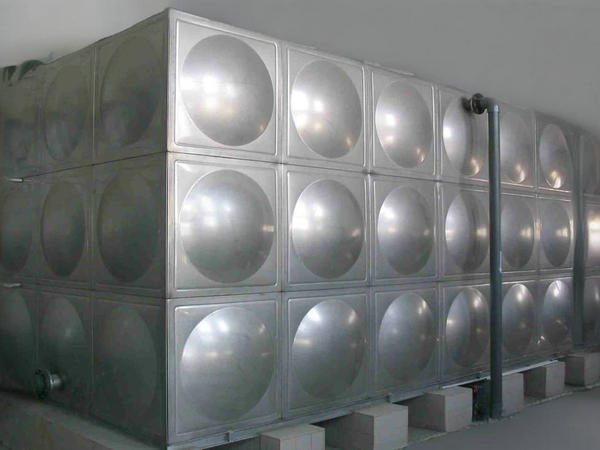 如何保證臨汾不銹鋼水箱水泥底座的質(zhì)量和耐久性？